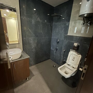 Furnished Amenities in 3 BHK Builder Floor at Masjid Moth – for Rent