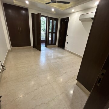 Room in 3 BHK Builder Floor at Masjid Moth – for Rent