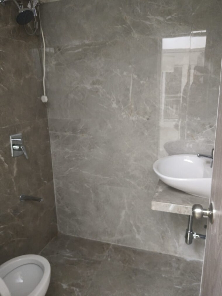 Bathroom, chandiwala-pearl-regency 1.5 Bedroom 545 Sq.Ft. Apartment In Andheri West Mumbai 9654450