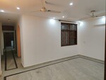 3 BHK + Servant Room 325 Sq.Yd. Builder Floor in Defence Colony