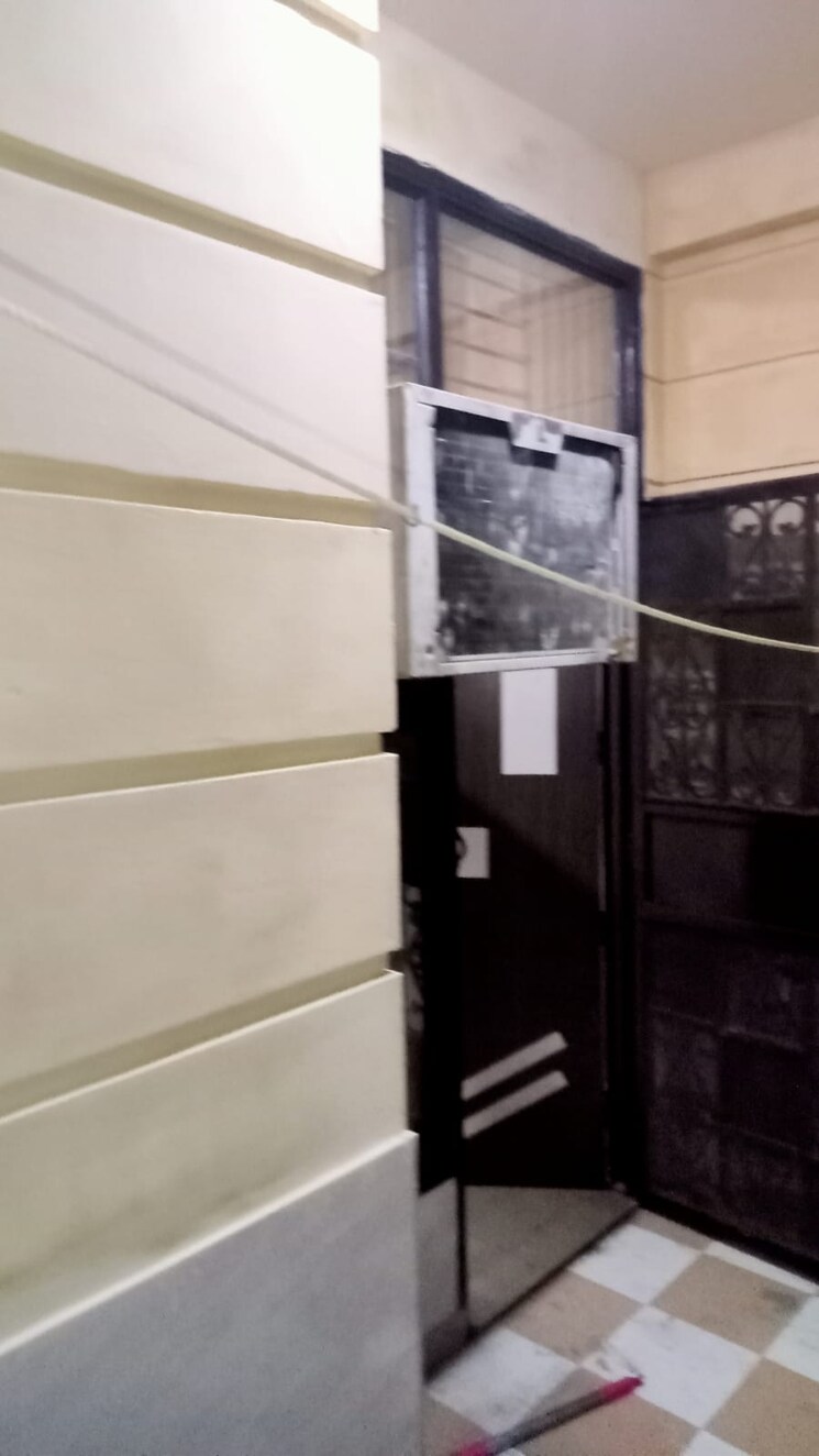 Other, east-of-kailash-block-b-rwa 2 Bedroom 100 Sq.Yd. Builder Floor In East Of Kailash Delhi 9654470