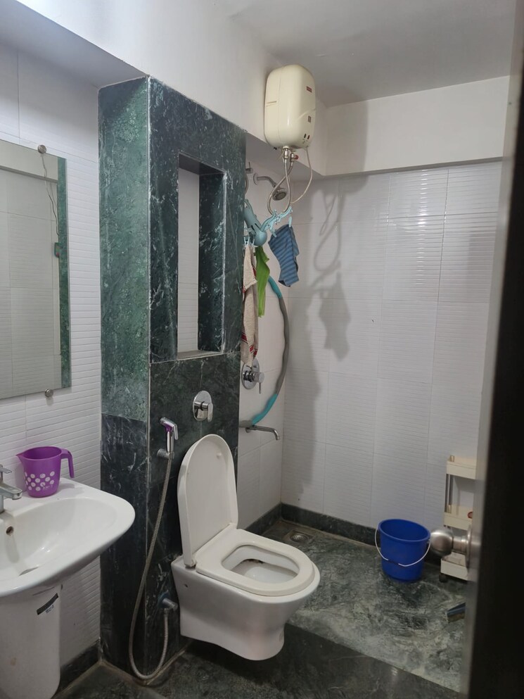 Attached Bathroom, lodha-splendora 3 Bedroom 871 Sq.Ft. Apartment In Ghodbunder Road Thane 9654477