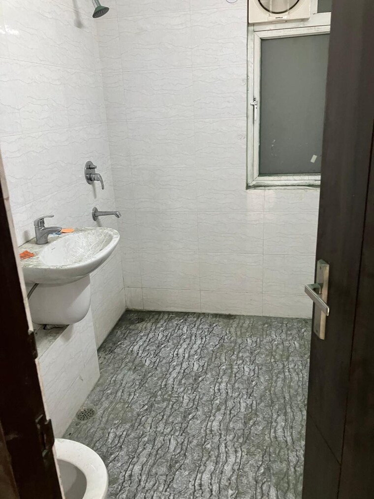 Bathroom, nirala-estate 3 Bedroom 1245 Sq.Ft. Apartment In Tech Zone 4 Greater Noida Greater Noida 9654548