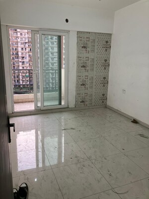 Room in 3 BHK Apartment at Nirala Estate, Tech Zone 4 Greater Noida – for Rent