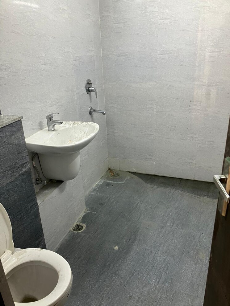 Bathroom, nirala-estate 3 Bedroom 1245 Sq.Ft. Apartment In Tech Zone 4 Greater Noida Greater Noida 9654548