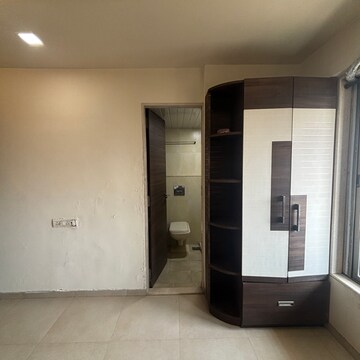 Room in 2 BHK Apartment at Mahavir Universe, Kukreja – for Rent