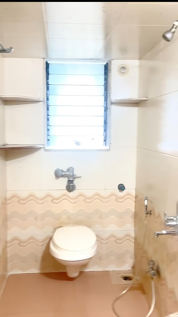 Bathroom, manisha-chs-mulund 2 Bedroom 740 Sq.Ft. Apartment In Mulund East Mumbai 9654586