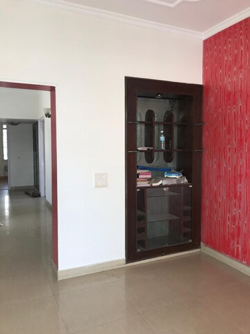 Room in 3 BHK Apartment at Uppal Southend, Sector 49 – for Rent