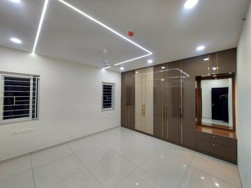 Room in 4 BHK Apartment at Niharika Skyline, Manikonda – for Rent