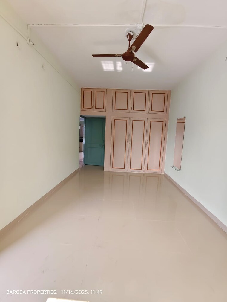 Room, subhanpura 2 Bedroom 902 Sq.Ft. Builder Floor In Subhanpura Vadodara 9654665