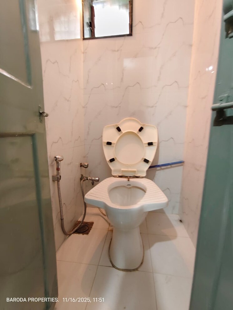 Bathroom, subhanpura 2 Bedroom 904 Sq.Ft. Builder Floor In Subhanpura Vadodara 9654667