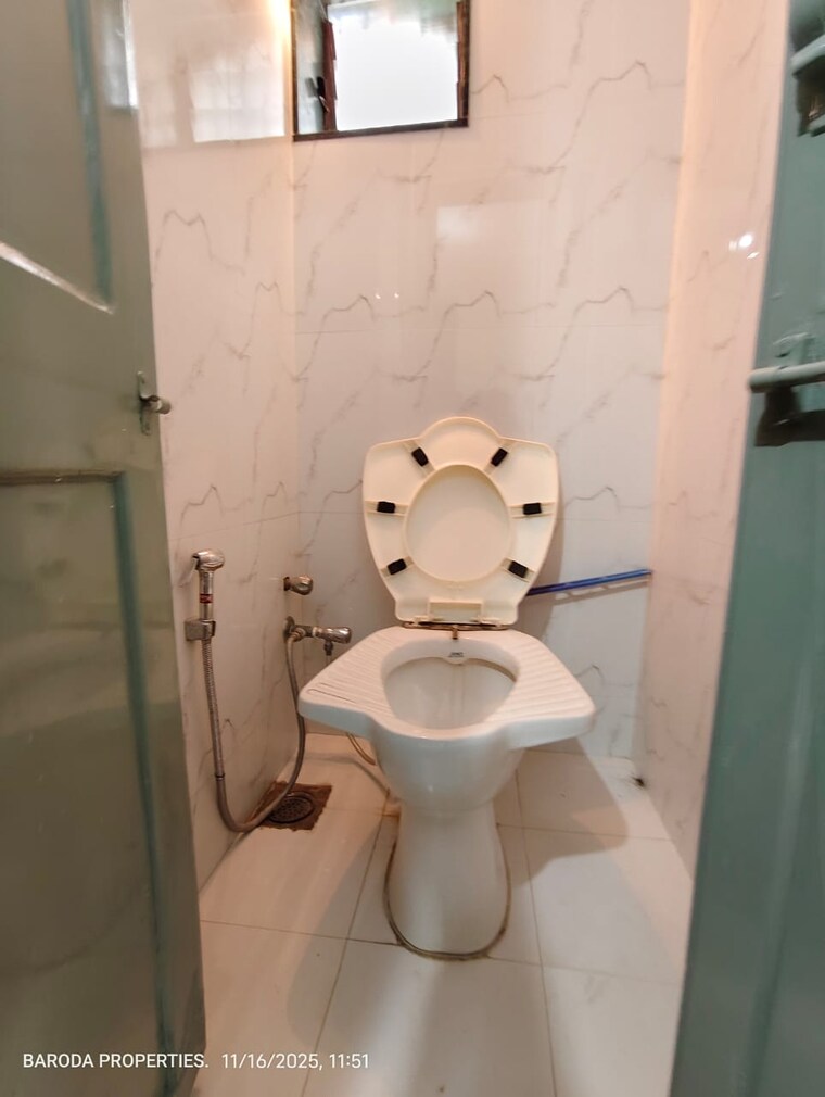 Bathroom, subhanpura 2 Bedroom 902 Sq.Ft. Builder Floor In Subhanpura Vadodara 9654665