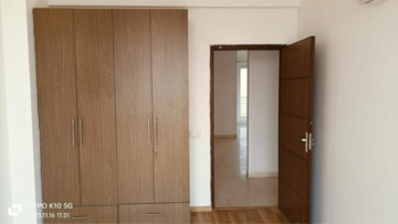 Room in 3.5 BHK Apartment at Puri Emerald Bay, Dhanwapur – for Rent