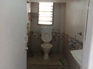Bathroom in 2 BHK Apartment at Jb Nagar – for Rent
