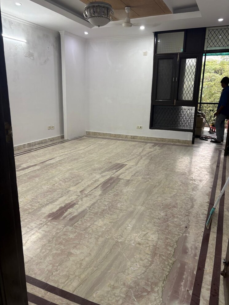 Room, boutique-residential-apartments-c-253 3 Bedroom 350 Sq.Yd. Builder Floor In Defence Colony Delhi 9654608