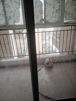 Room in 3 BHK Apartment at Nirala Estate, Tech Zone 4 Greater Noida – for Rent