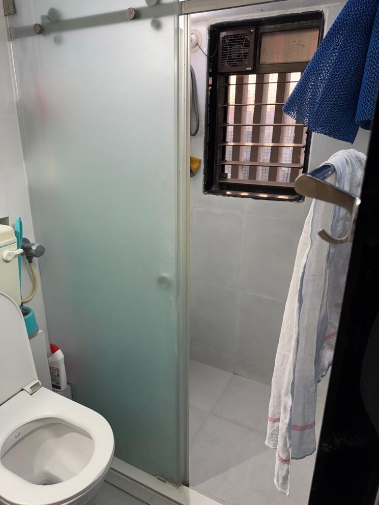Bathroom, umiya-tower 3 Bedroom 987 Sq.Ft. Apartment In Mulund East Mumbai 9654649