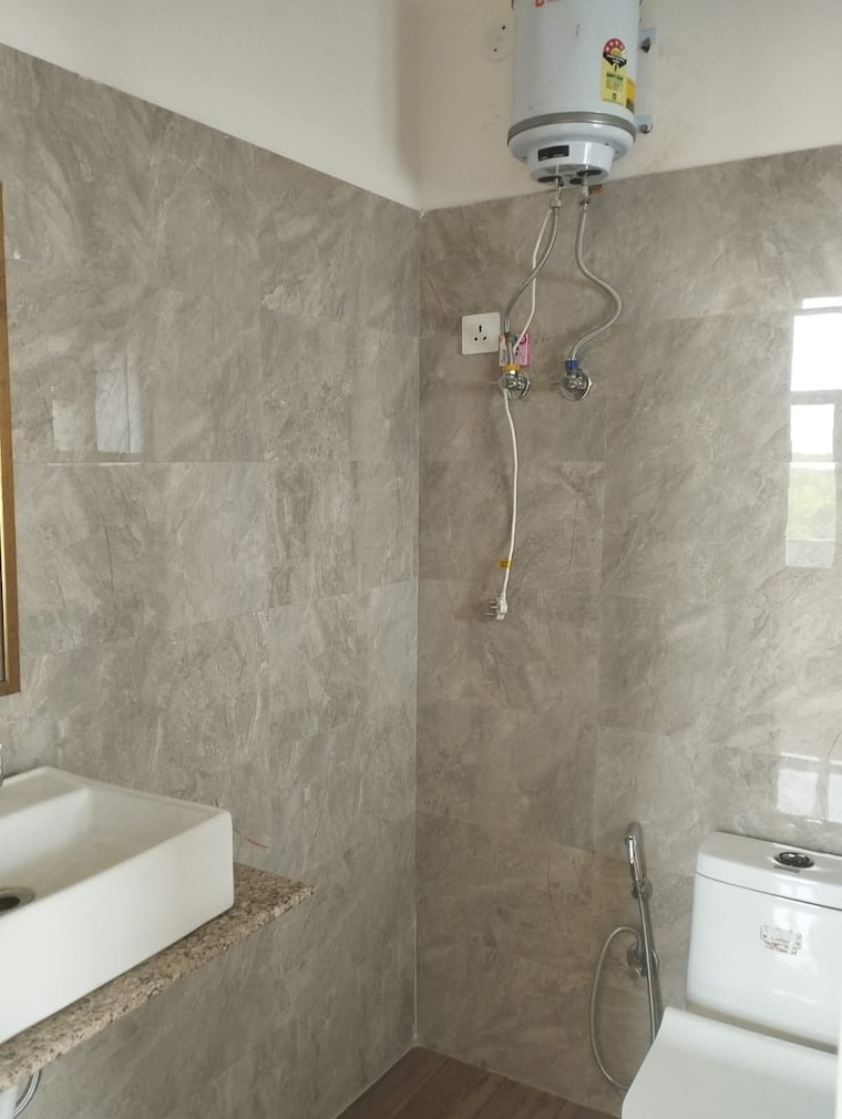 Bathroom, dlf-building-10 1 RK 588 Sq.Ft. Apartment In Dlf Phase ii Gurgaon 9654727