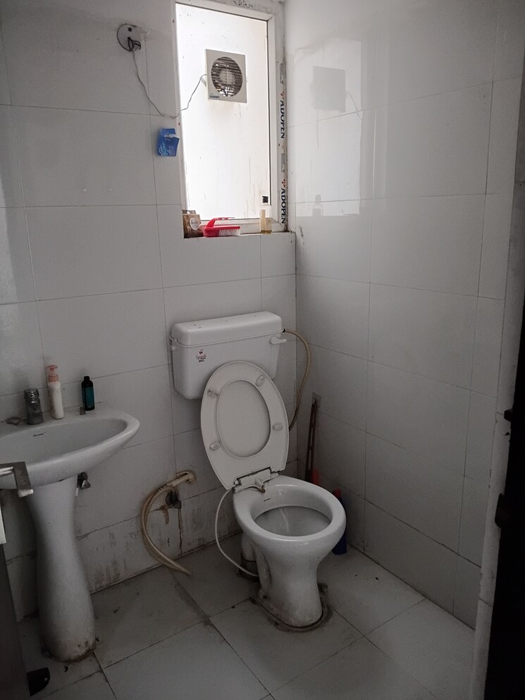 Bathroom, nirala-estate 3 Bedroom 1245 Sq.Ft. Apartment In Tech Zone 4 Greater Noida Greater Noida 9654747