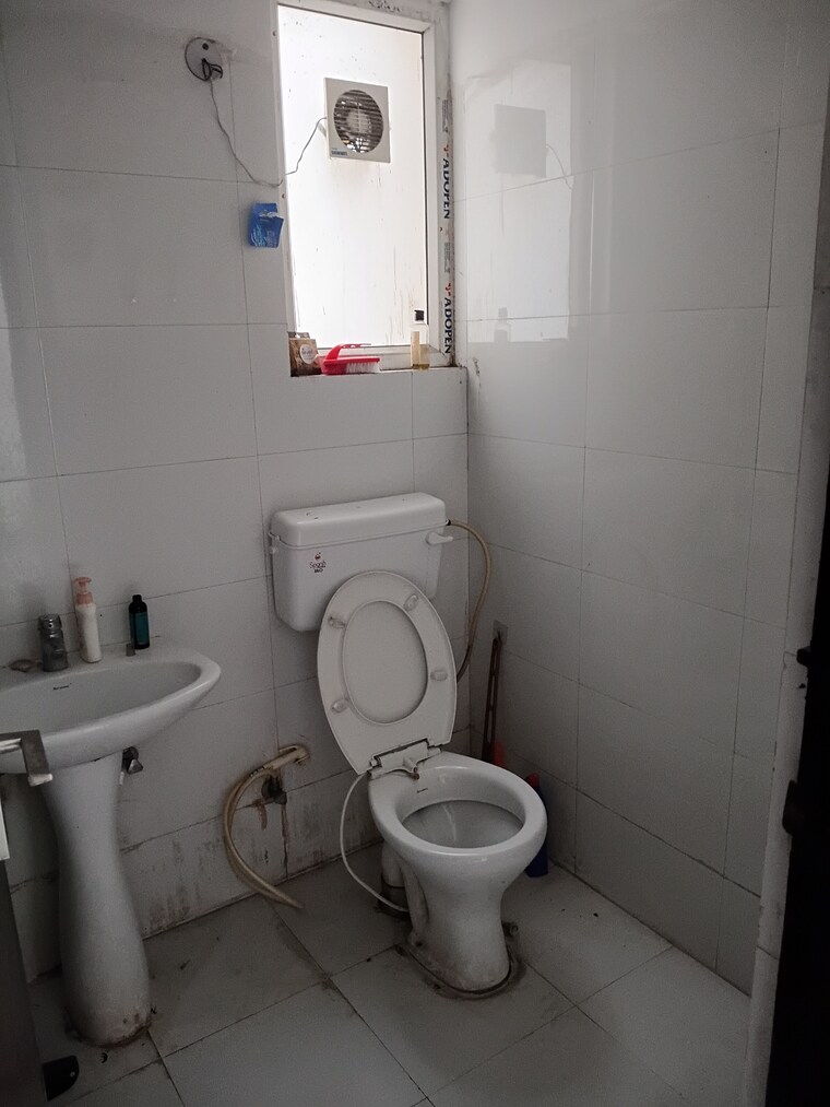 Bathroom, nirala-estate 3 Bedroom 1245 Sq.Ft. Apartment In Tech Zone 4 Greater Noida Greater Noida 9654747