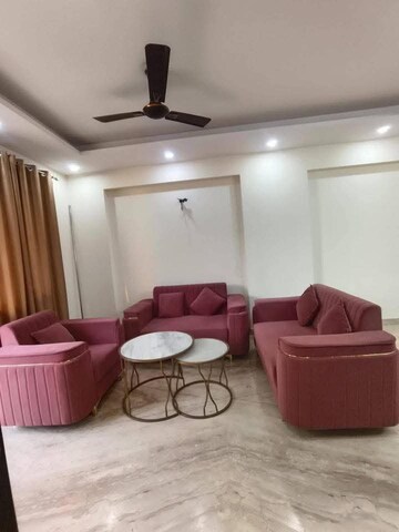 Living Room in 1 BHK Apartment at DLF Building 10, Dlf Phase ii – for Rent