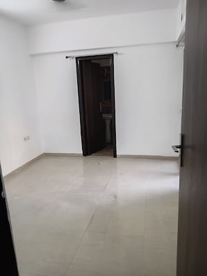 Room in 3 BHK Apartment at Nirala Estate, Tech Zone 4 Greater Noida – for Sale