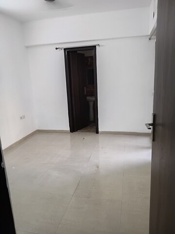 Room in 3 BHK Apartment at Nirala Estate, Tech Zone 4 Greater Noida – for Sale