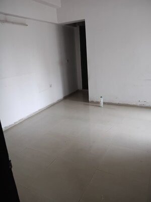 Room in 3 BHK Apartment at Nirala Estate, Tech Zone 4 Greater Noida – for Sale