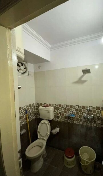 Bathroom in 2 BHK Apartment at Hazratganj – for Rent