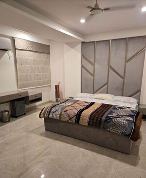 Bedroom in 1.5 BHK Apartment at DLF Building 10, Dlf Phase ii – for Rent