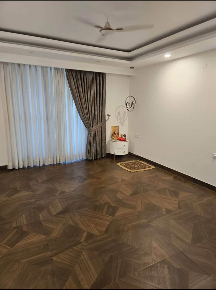 Room, dlf-building-10 1.5 Bedroom 1180 Sq.Ft. Apartment In Dlf Phase ii Gurgaon 9654759