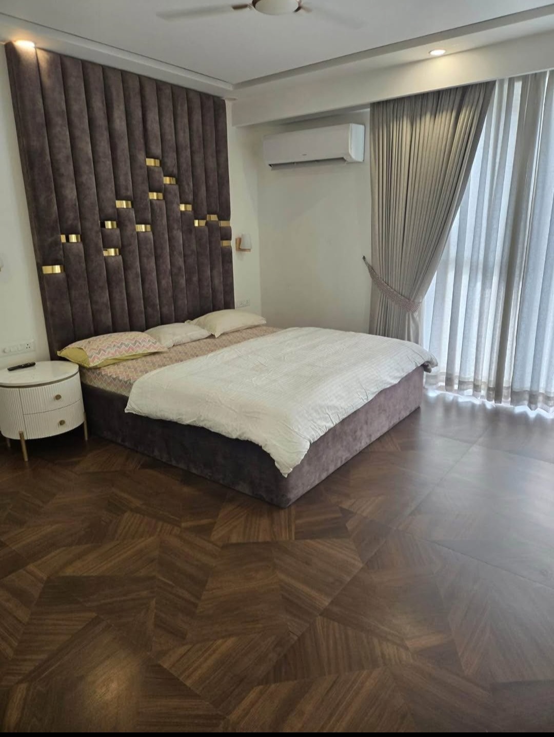 1.5 BHK + Pooja Room Apartment For Rent in DLF Building 10