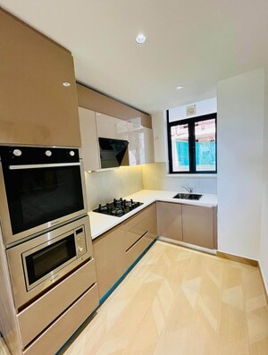 Furnished Amenities in 1.5 BHK Apartment at DLF Building 10, Dlf Phase ii – for Rent