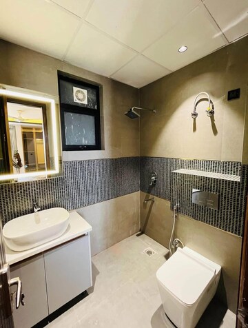 Master Bedroom in 1.5 BHK Apartment at DLF Building 10, Dlf Phase ii – for Rent