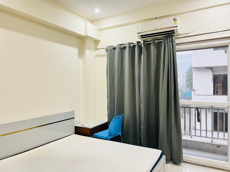 Bedroom, sector 43 4 Bedroom 300 Sq.Yd. Builder Floor In Sector 43 Gurgaon 9654778