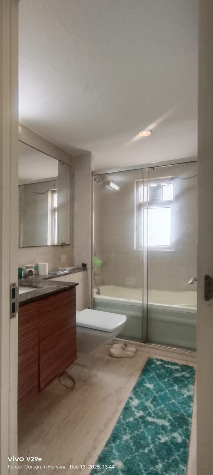 Bathroom, sector 43 4 Bedroom 300 Sq.Yd. Builder Floor In Sector 43 Gurgaon 9654778