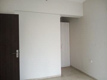 Room in 3 BHK Apartment at Nirala Estate, Tech Zone 4 Greater Noida – for Sale