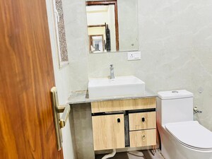 Attached Bathroom in 4 BHK Builder Floor at Sector 43 – for Rent