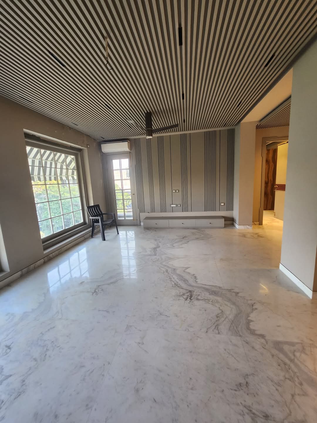 2.5 BHK + Pooja Room Apartment For Rent in DLF Building 10