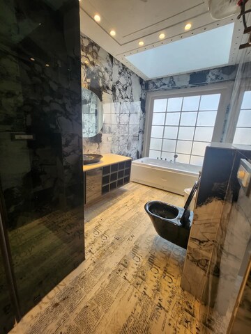 Parking in 2.5 BHK Apartment at DLF Building 10, Dlf Phase ii – for Rent