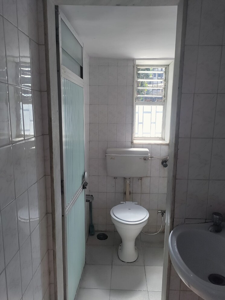 Bathroom, nutan-gangotri-chs 1 Bedroom 420 Sq.Ft. Apartment In Andheri West Mumbai 9654838