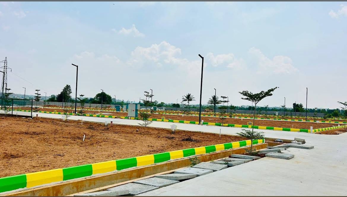 Plot For Sale in Express City