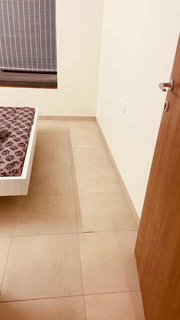 Room in 2 BHK Apartment at Bhartiya Nikoo Homes, Thanisandra Main Road – for Rent