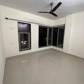 Room in 2 BHK Apartment at Sameer Apartments, Yari Road – for Rent