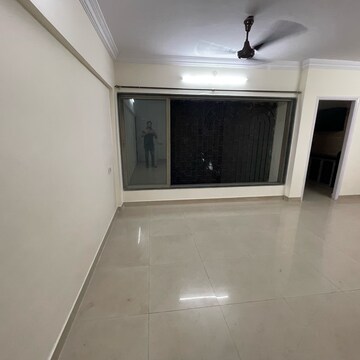 Furnished Amenities in 2 BHK Apartment at Sameer Apartments, Yari Road – for Rent