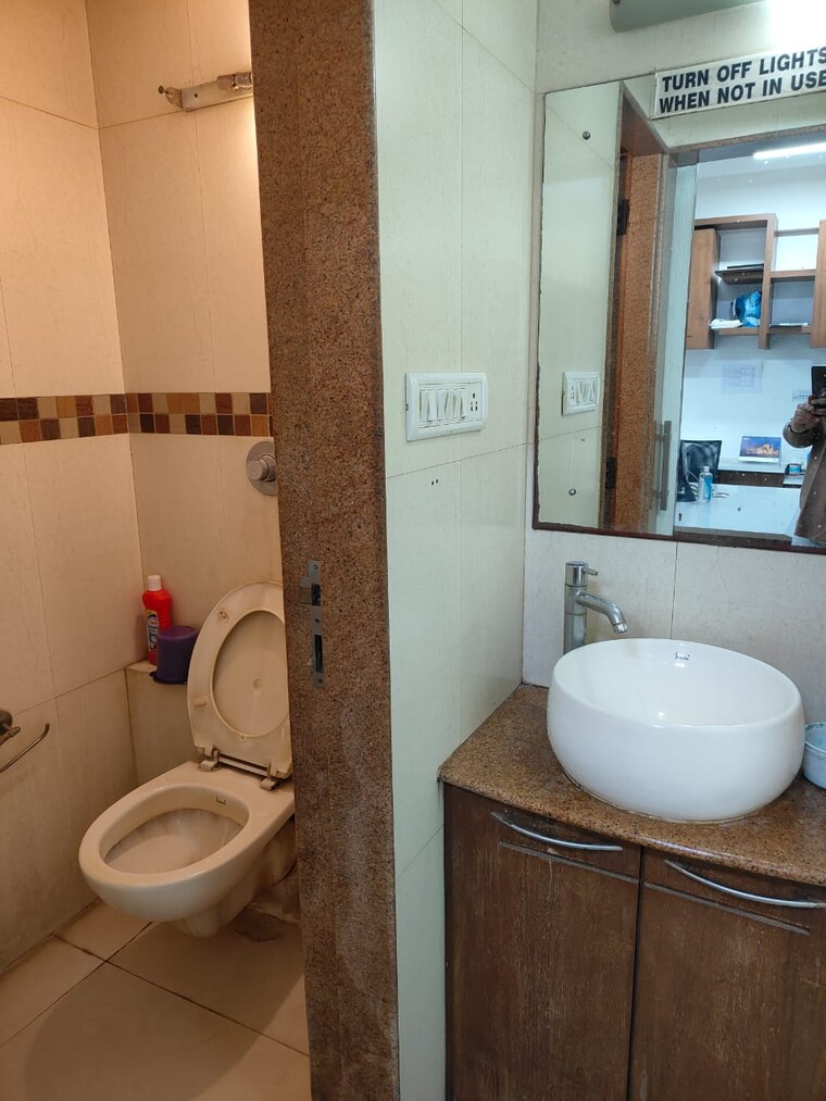 Washroom, mahinder-chambers Commercial Office Space 845 Sq.Ft. In Chembur Mumbai 9654952