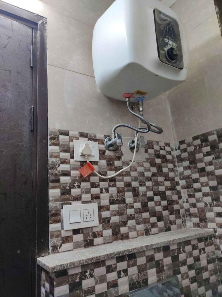 Bathroom, subhash nagar 2 Bedroom 900 Sq.Ft. Builder Floor In Subhash Nagar Delhi 9654972
