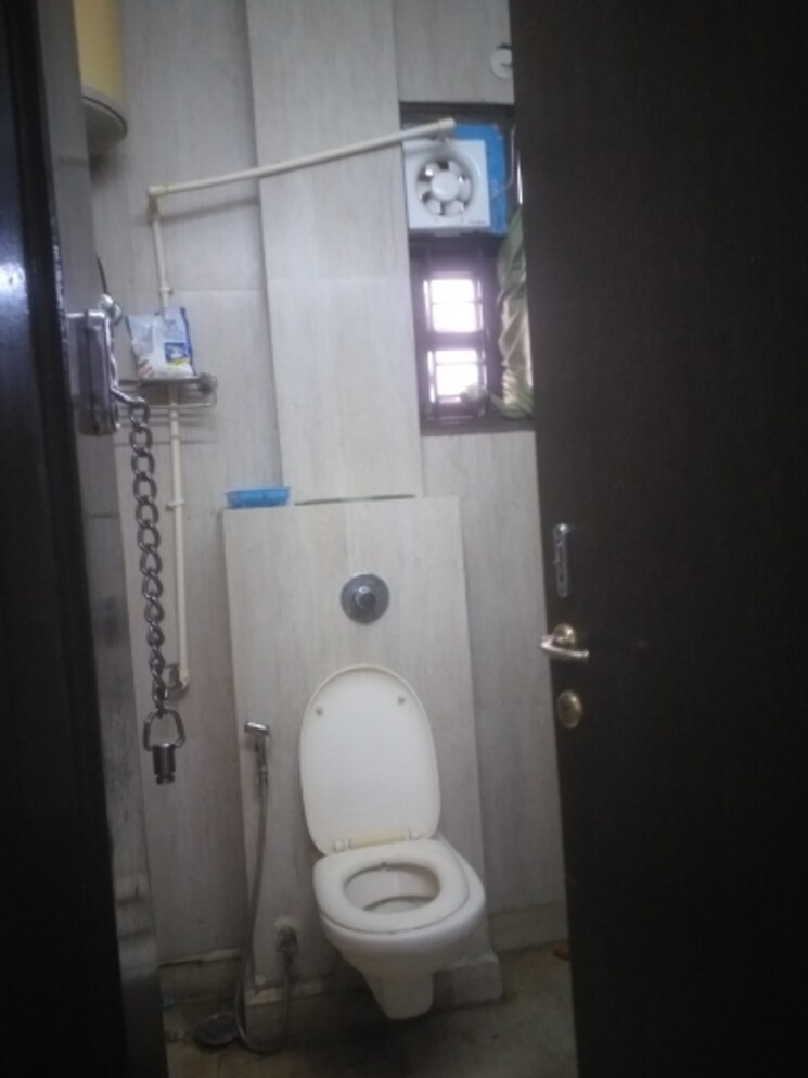 Bathroom, new rajinder nagar 1 RK 450 Sq.Ft. Builder Floor In New Rajinder Nagar Delhi 9654983