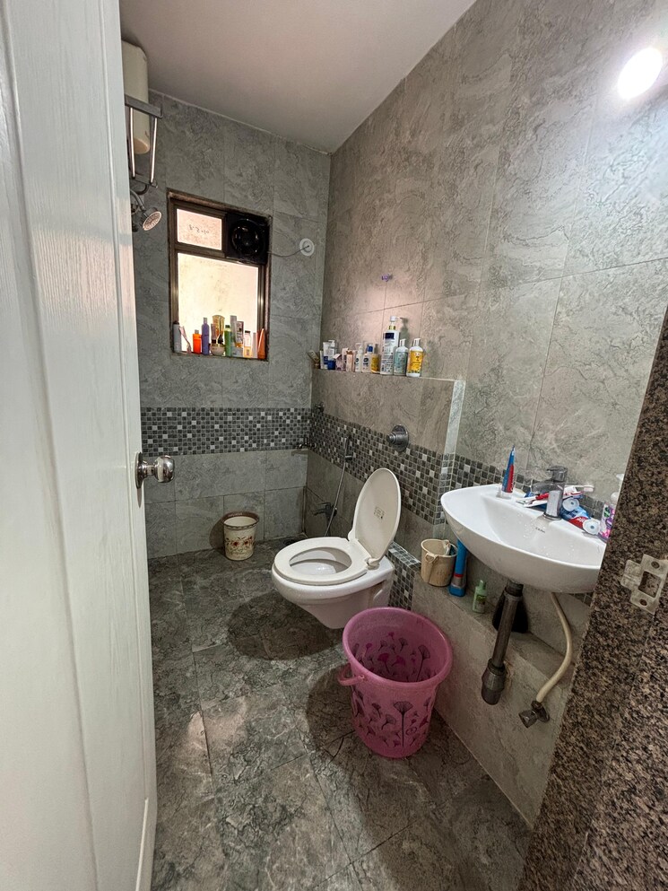 Bathroom, teenmurti-summit 2 Bedroom 683 Sq.Ft. Apartment In Borivali East Mumbai 9654973