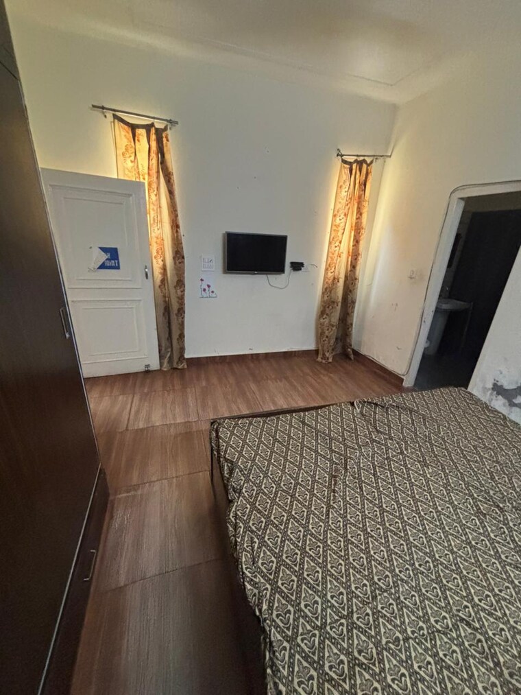 Bathroom, kharar mohali road 1 Bedroom 300 Sq.Ft. Apartment In Kharar Mohali Road Kharar 9654978